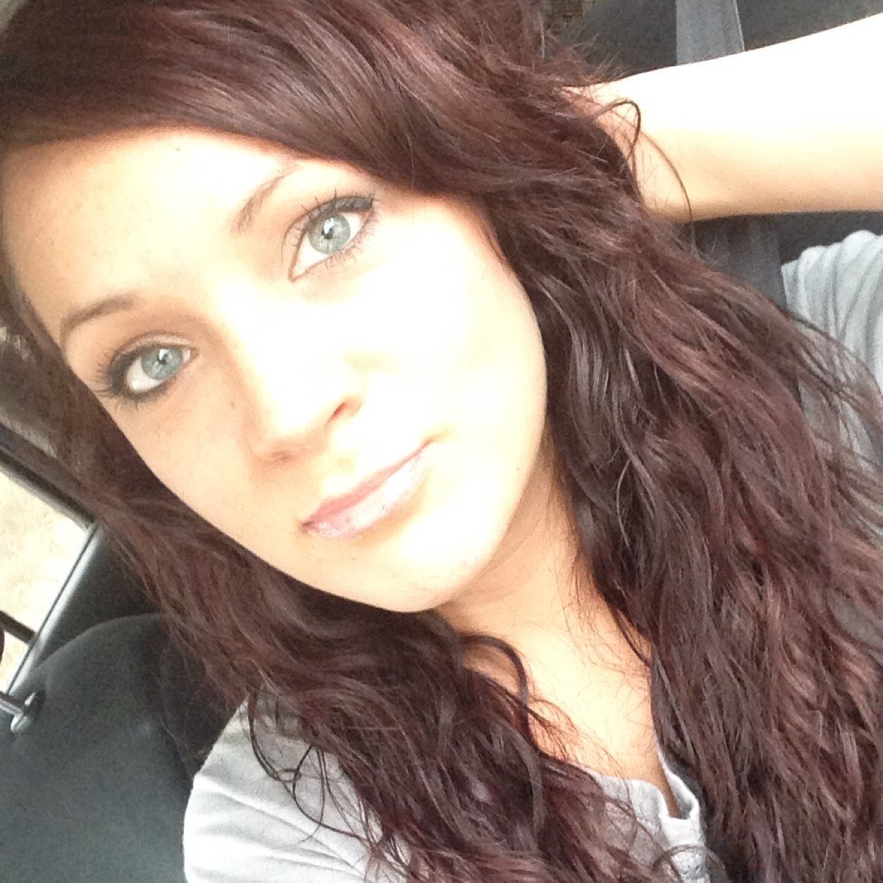 someone told me there's a girl out there with love in her eyes and flowers in her hair.