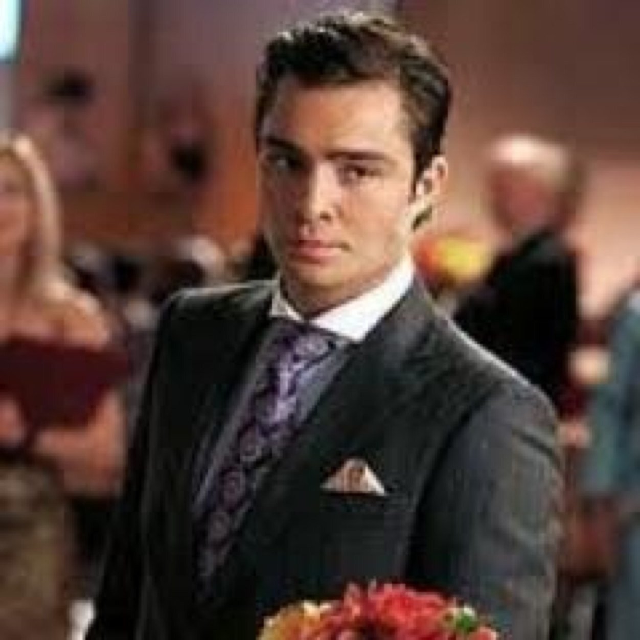 follow @hemmingshesh (: thanks doll