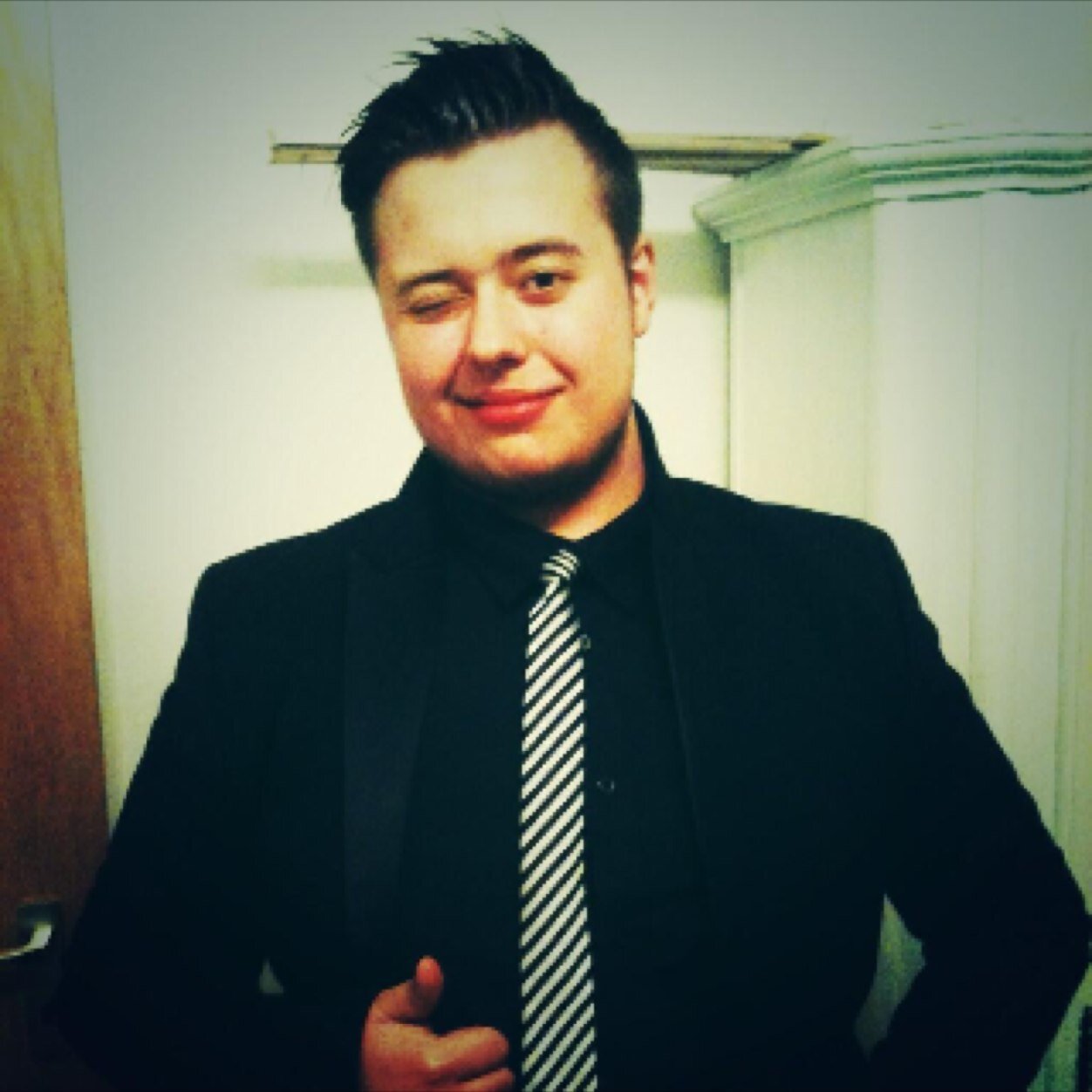 Hey, im 19 years old and come from Germany Cologne :). FOLLOW ME. FACEBOOK : Dani Syndikat
