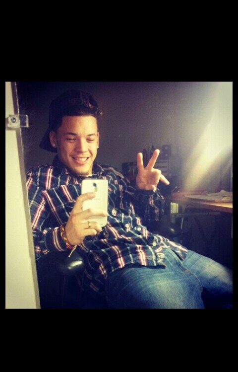If your shooting for the stars, just shoot me. 17, Dm Meee !