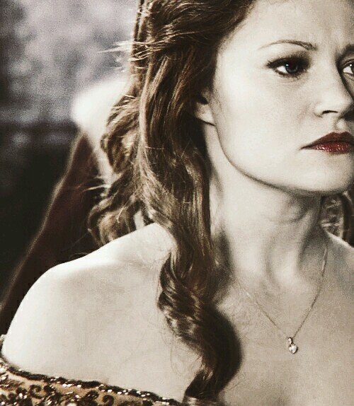 BelleRum's profile picture. Love is hope; it fuels our dreams, and if you're in it, you need to enjoy it because love doesn't always last forever. #OUAT #RP 21+ #RUMBELLE