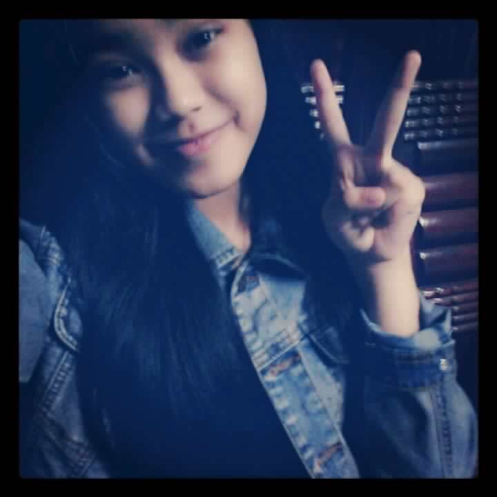 ♡ helo fellas :) let me introduce myself  Melly Shaydatul Amira  , thats my fullname . im 5teen years young. u can call me Meyyi or Melly  ♡