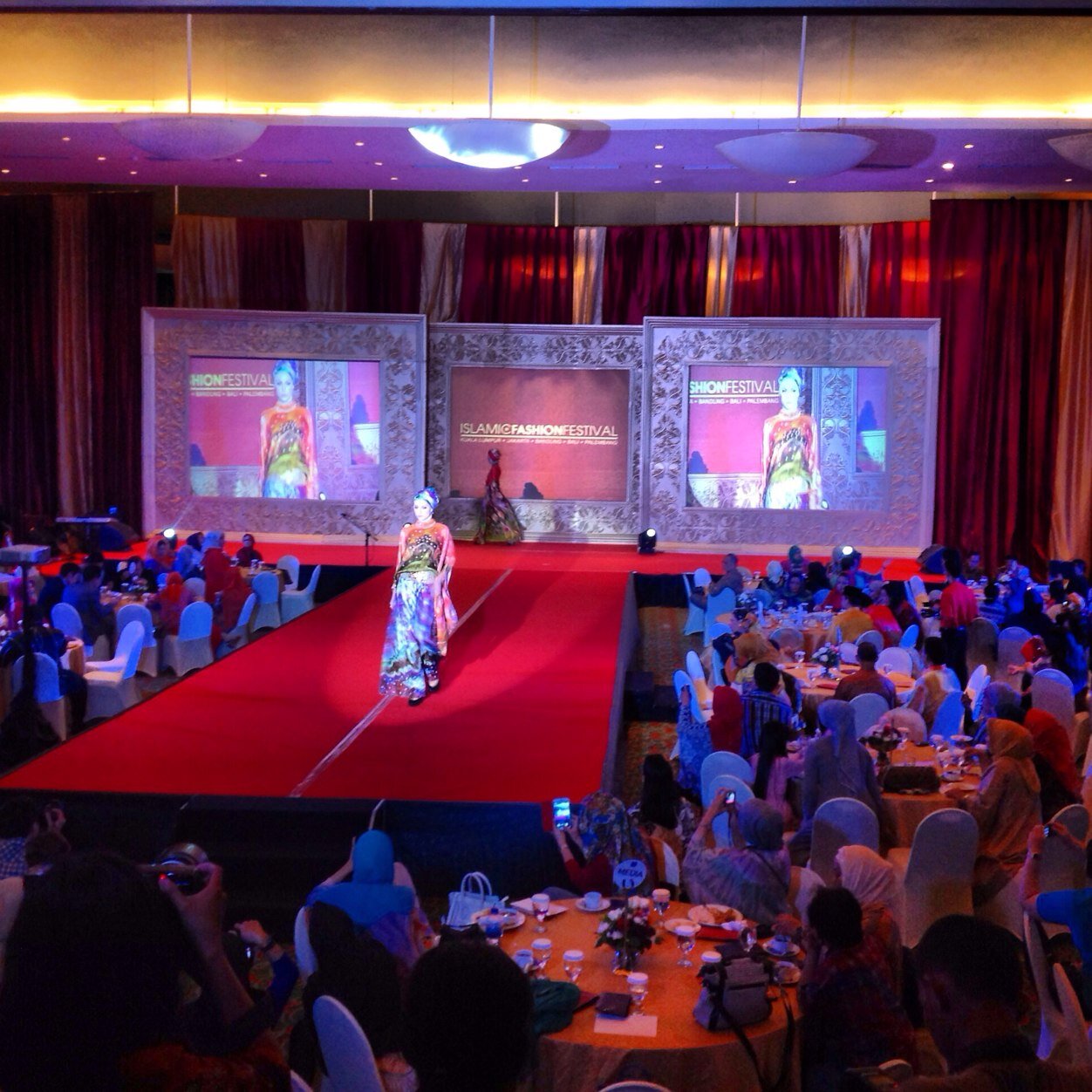 Multimedia Rental Solution
Menyewakan : LCD projector,Screen,Tv plasma,LED Wall P6, 3D mapping, video multicam,dll
 Your Successful Event, Our Passion