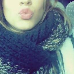 amo violetta minha serie favorita...amo rock pagode pop e pop rock :)
sou insuportável,loca,etc mais eu amo meus amigos e minha família,a logico eu me amo 3