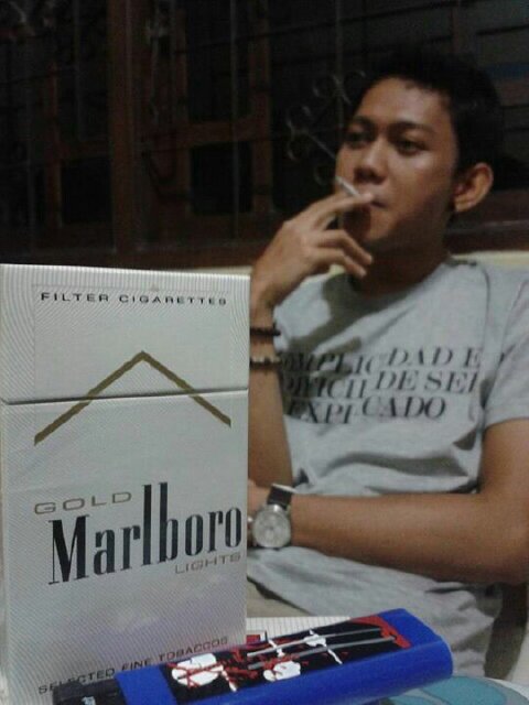 AndiCob's profile picture. i hate my self and i want to die