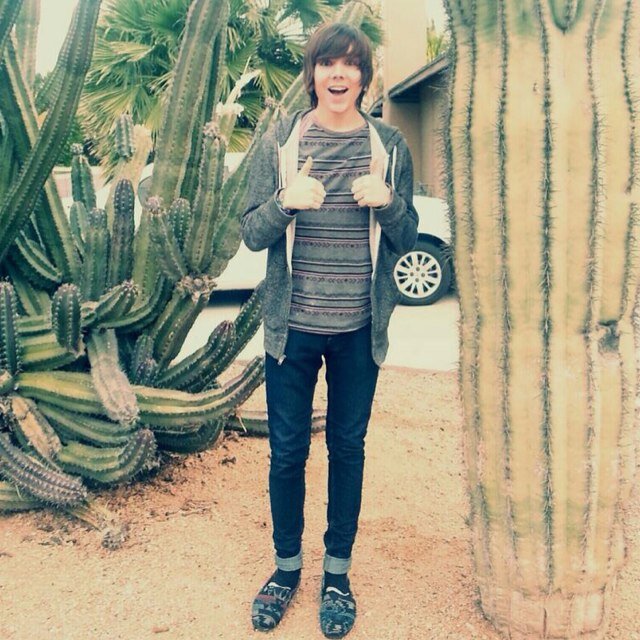 I love how Damon (a.k.a. @deefizzy) is! I think we are both two awkward people!! Who said being awkward was a bad thing!?!(: #FizzyFamily♥