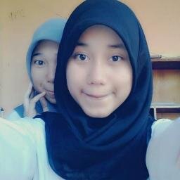 jadi diri sendiri aja itu lebih baik , dari pada ngikutin gaya orang lain itu tidak lebih baik . ^_^ (ʃƪ'⌣')♡