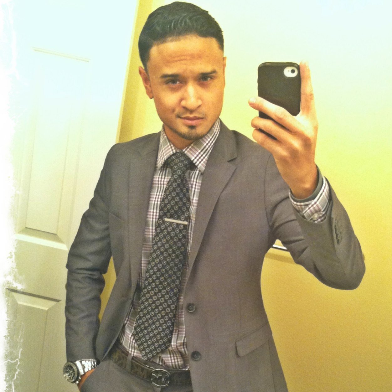 New twitter... Missed u all, Randys the name ,Makin money is my game, Virgo is the sign n Im a Gentleman thats y i shine
