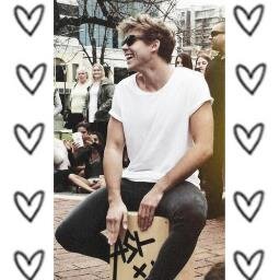 follow my main bc i just gave you a free follow ily @lustreirwin