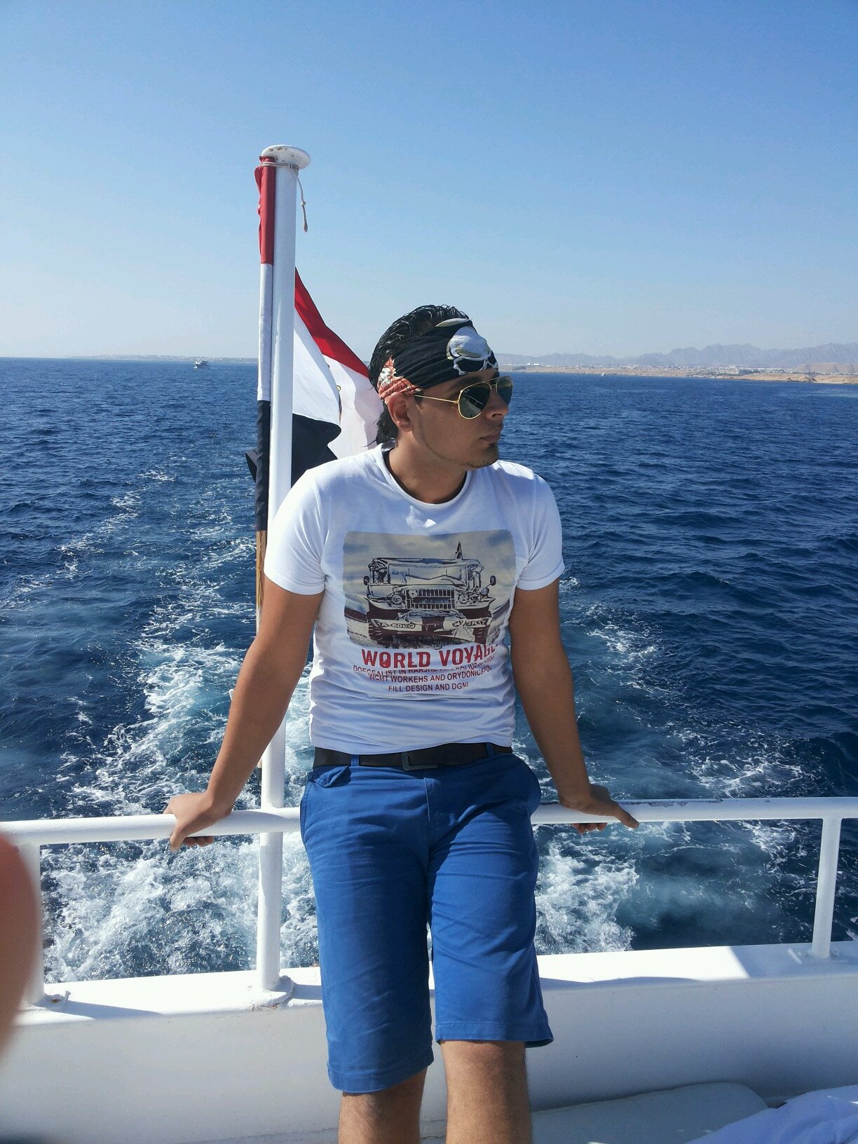 ‏حاول مع من تحب! !