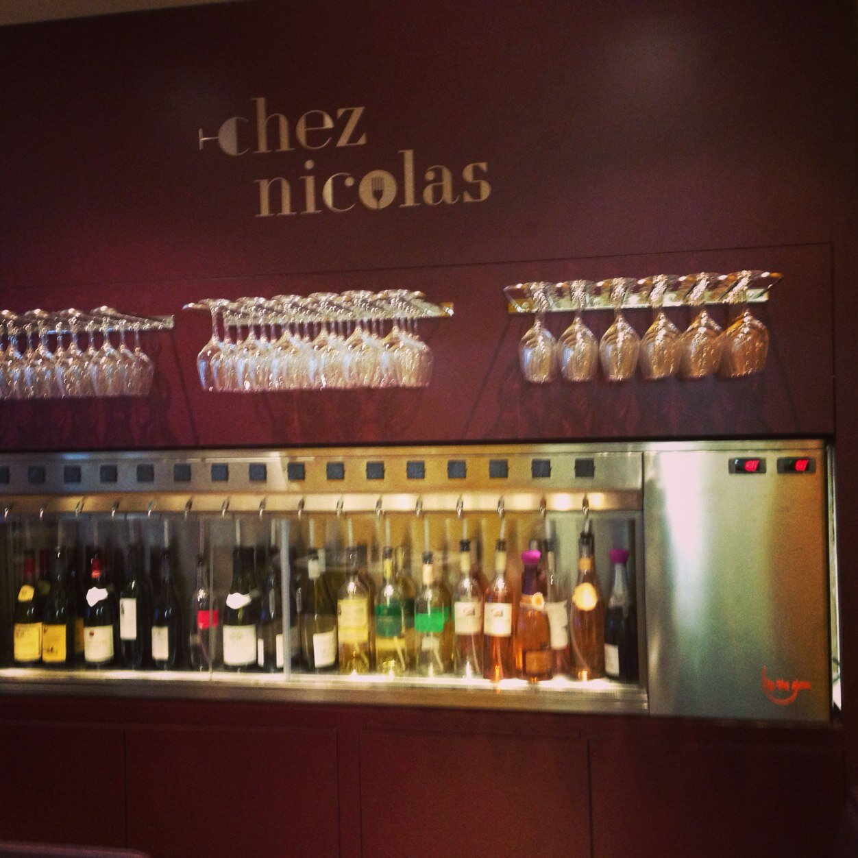 Les distributeurs de vins au verre sont devenus incontournables pour les restaurants, hotels, clubs, caviste, bars à vin... Et ce pour perpetuer le vin.