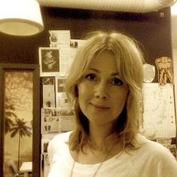 lundstorm1's profile picture. Umeåbo med förkärlek till oliver, lönndörrar, språk, snällhet, hav, musik och ord som stannar kvar.