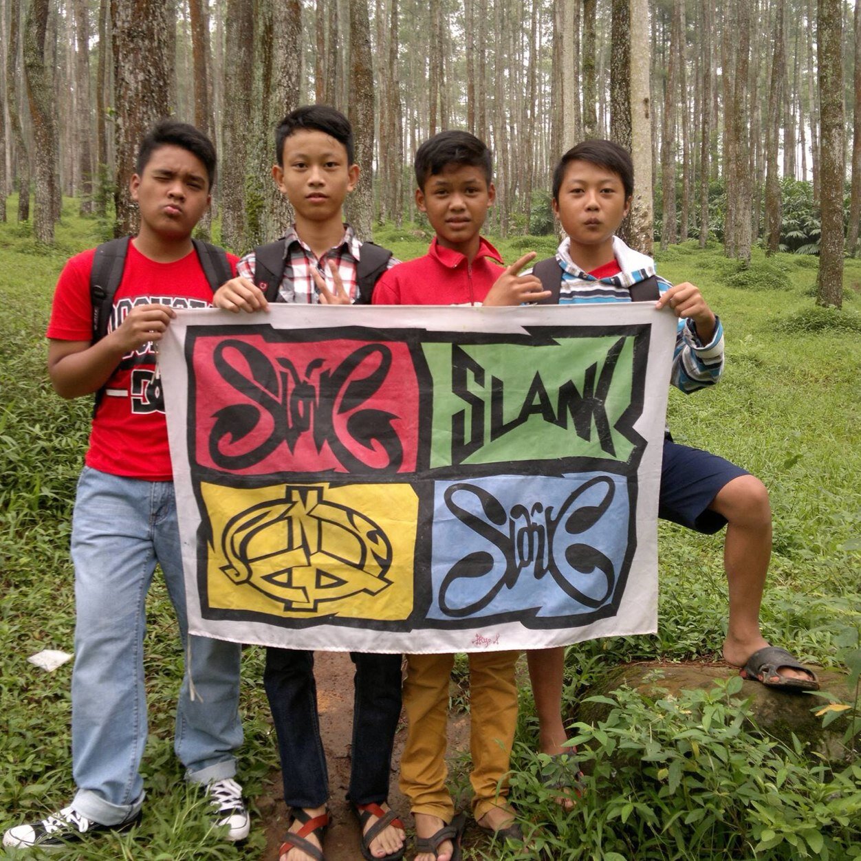 Aku hidup bukan untuk mu tapi aku hidup karena mu (http://t.co/AuCbIppY4n)