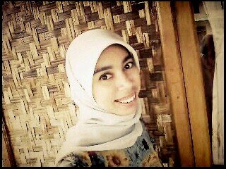 risuartika's profile picture. 