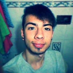 Me escondo tras las sombras de la humanidad.. pero aparesco en la parte mas iluminada de mi cuidad. (8
