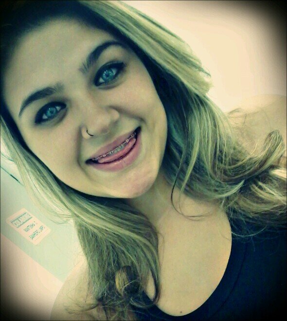 • Capricorniana, tenho 17 anos, ciumentta, adoro Funk, Pagoode&Serttanejo s2, sou mtt família & adoro ttá com meus amigos. @luansantana Te viivo ♪ ღ