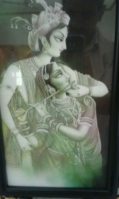 பொன்னிலே பூவை அள்ளும் புன்னகை மின்னுதே