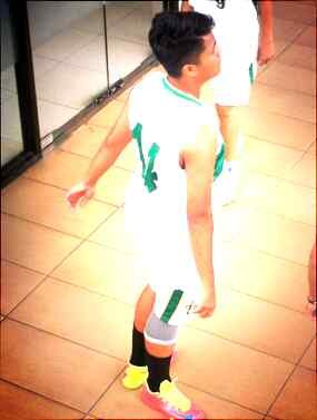 Basketball player | Waiting ...