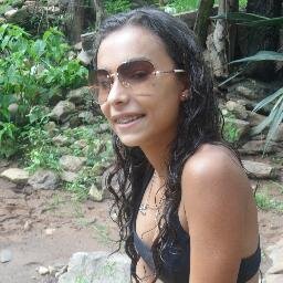 sou simples ,amo fazer novas amizades ,,sou amorosa carinhosa ate certo ponto ,, bom sou simplismente EU...