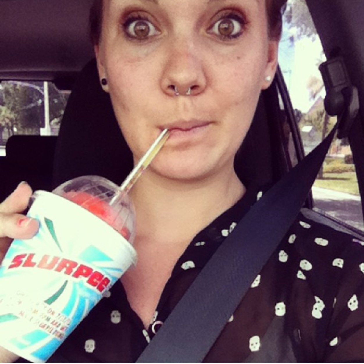 miss_lola_liz's profile picture. Sunshine state, coffee, HIIT workouts, peer review journals, red lipstick, dresses, and the occasional vine binge