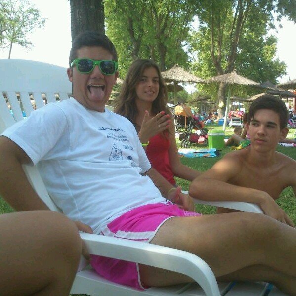 Sevillano :)  desde el 98 dando ruido. Futbolero y siempre te sacare una sonrisa con mis tonterias. RBb lo mejor
