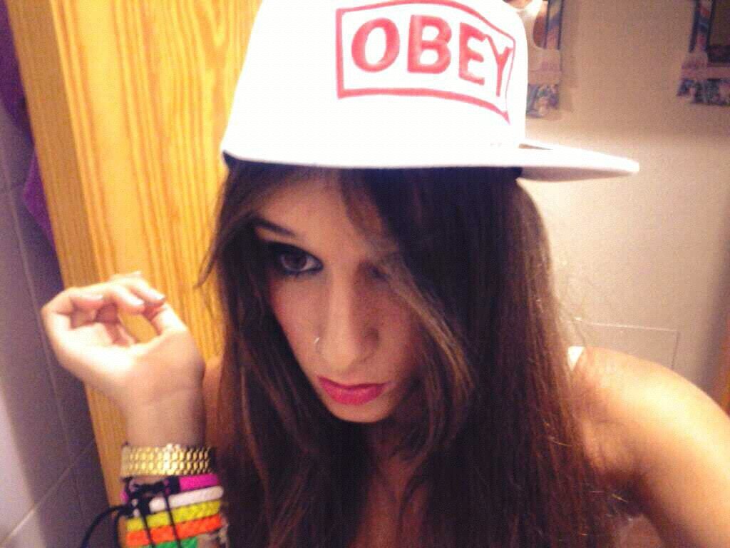 17. Una chica del montón. Bailar es mi razón por la que vivir. Amor infinito por OBEY.