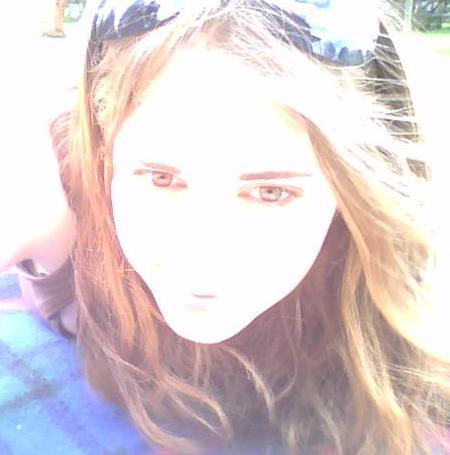 Naeara's profile picture. Radioactive.