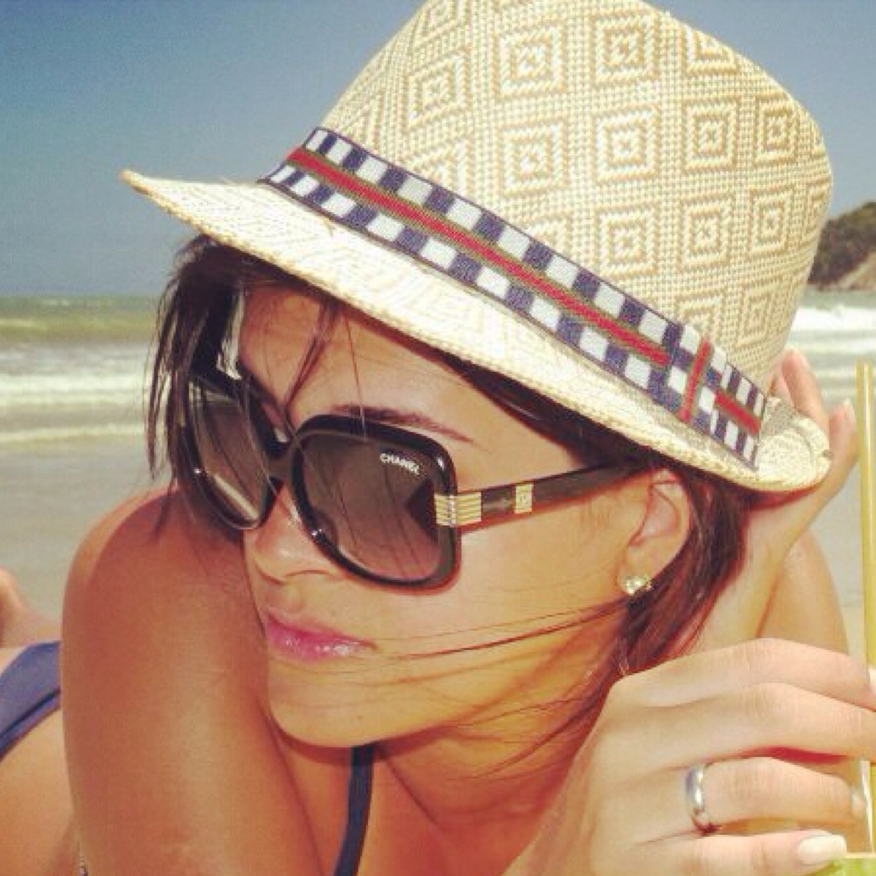 amandabrettas's profile picture. ' Um metro e cinquenta e cinco de Cores, Amigos, Amor, Vida, Música, Sorriso e Luz.'