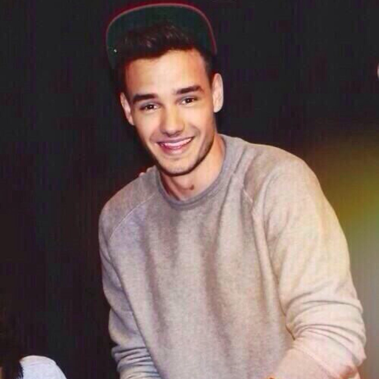Please follow @plaidboyniall for me thanks :)shefollowsbackjustask