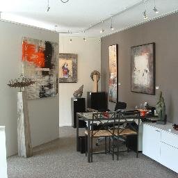 Elke 8 weken een nieuwe expositie van meerdere binnen- en buitenlandse hedendaagse kunstenaars. Schilderlessen, workshops, schildervakanties in Bolsena, Italië.