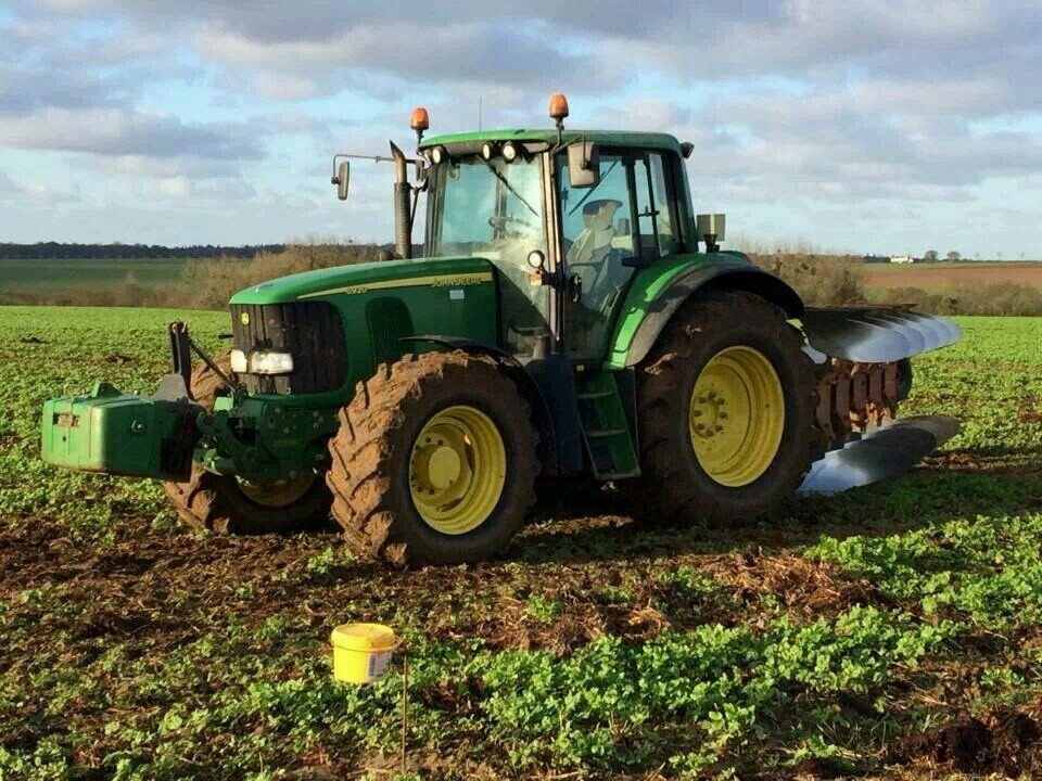 nothing runs like a deere/farmer for live/luister mee met de hits op http://t.co/QTciXfbVES vol gasss