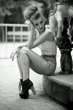 LexiBranson_Vam's profile picture. Who said being reckless was a dangerous thing? i find it epically with my friends. [18+|Vampire|TVD]