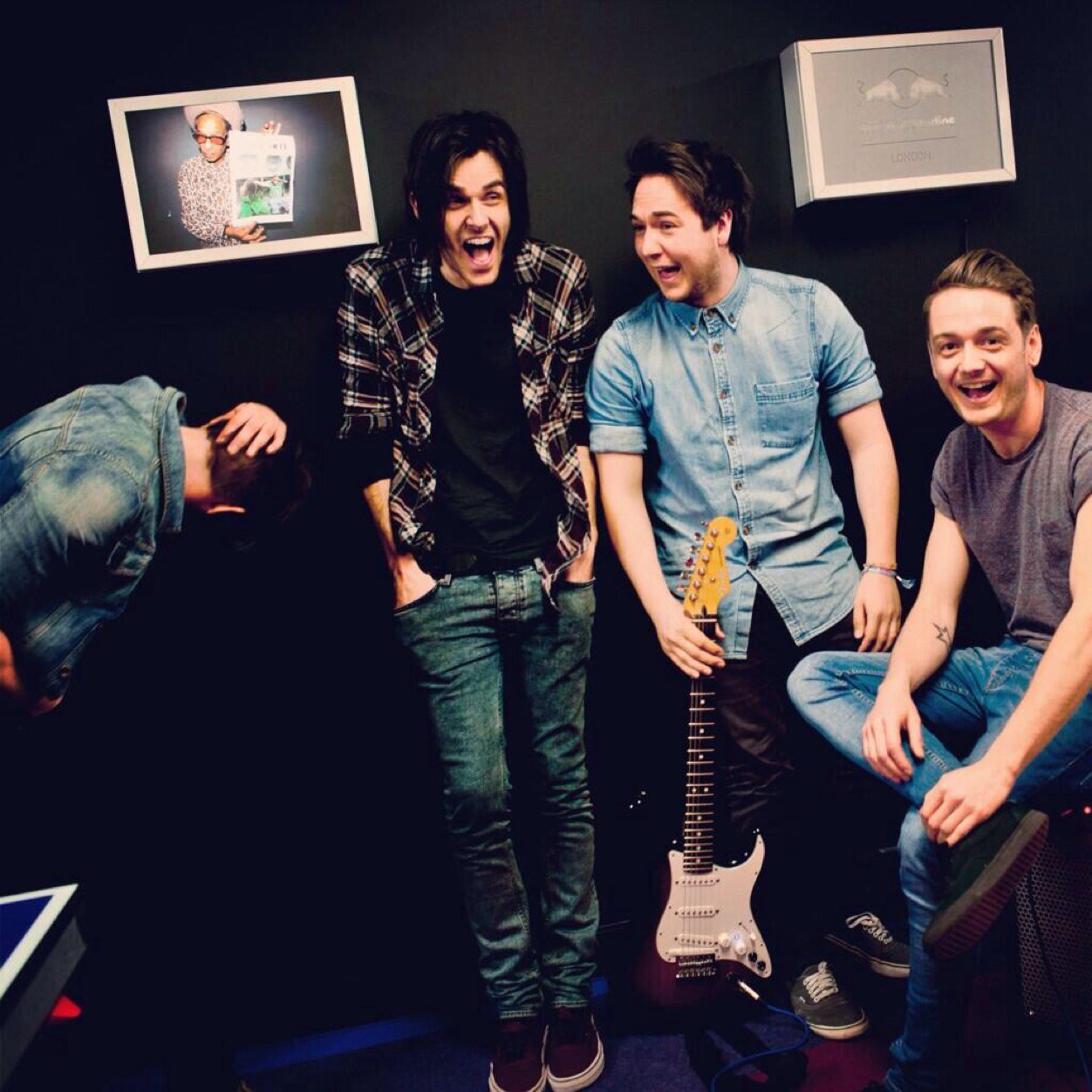 please vote for @laceyofficialuk to play download - http://t.co/FseiRhub2j