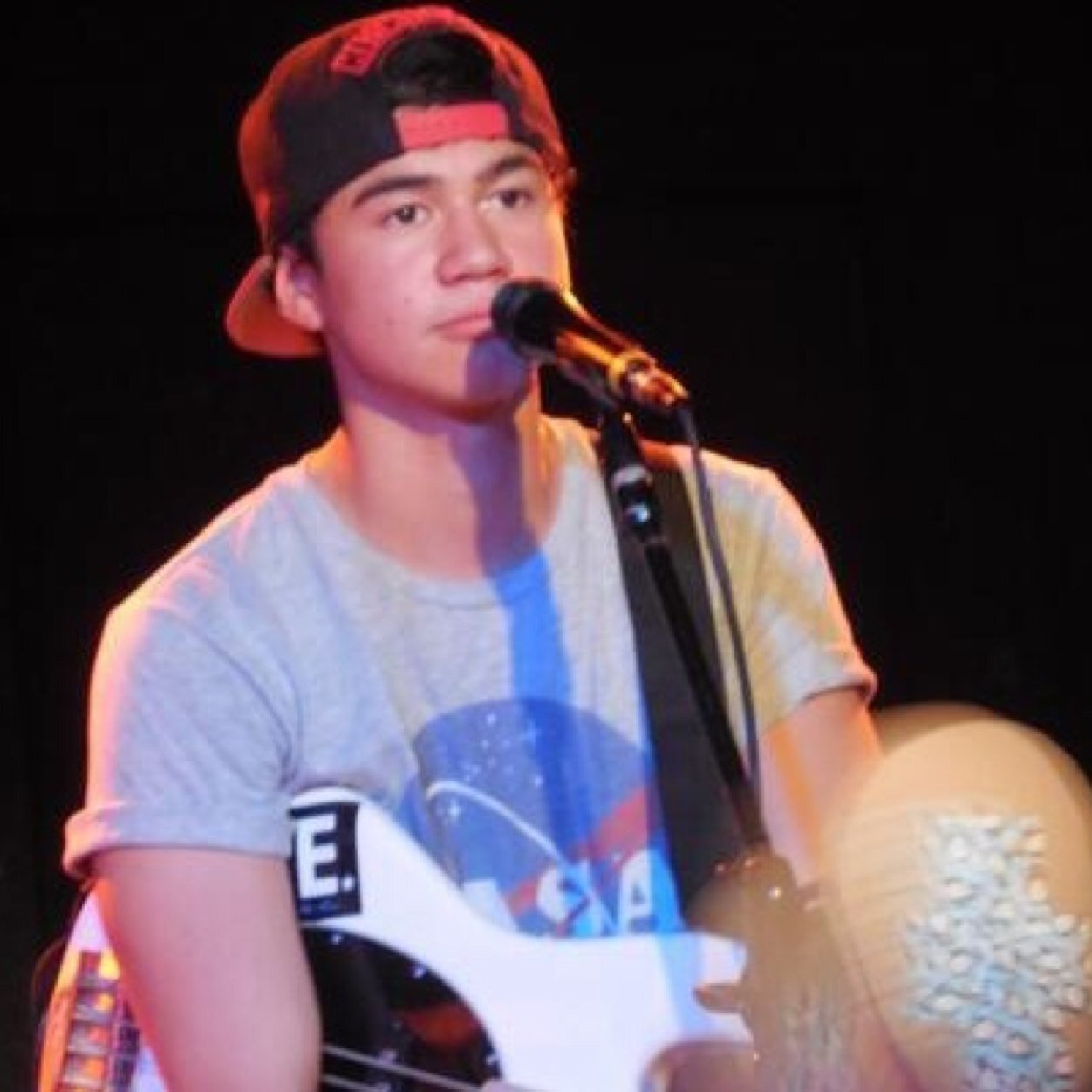 If I found you, Calum can too. It will happen, don't give up. Follow @narry69feels please! Just ask for a follow back.
