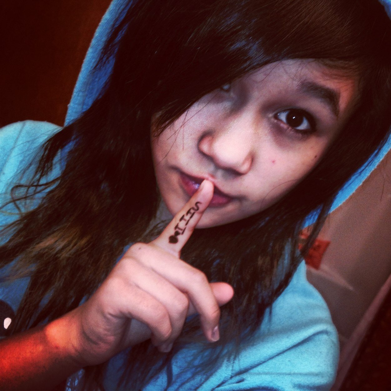 roseellenlyal's profile picture. Im typing this with my nose