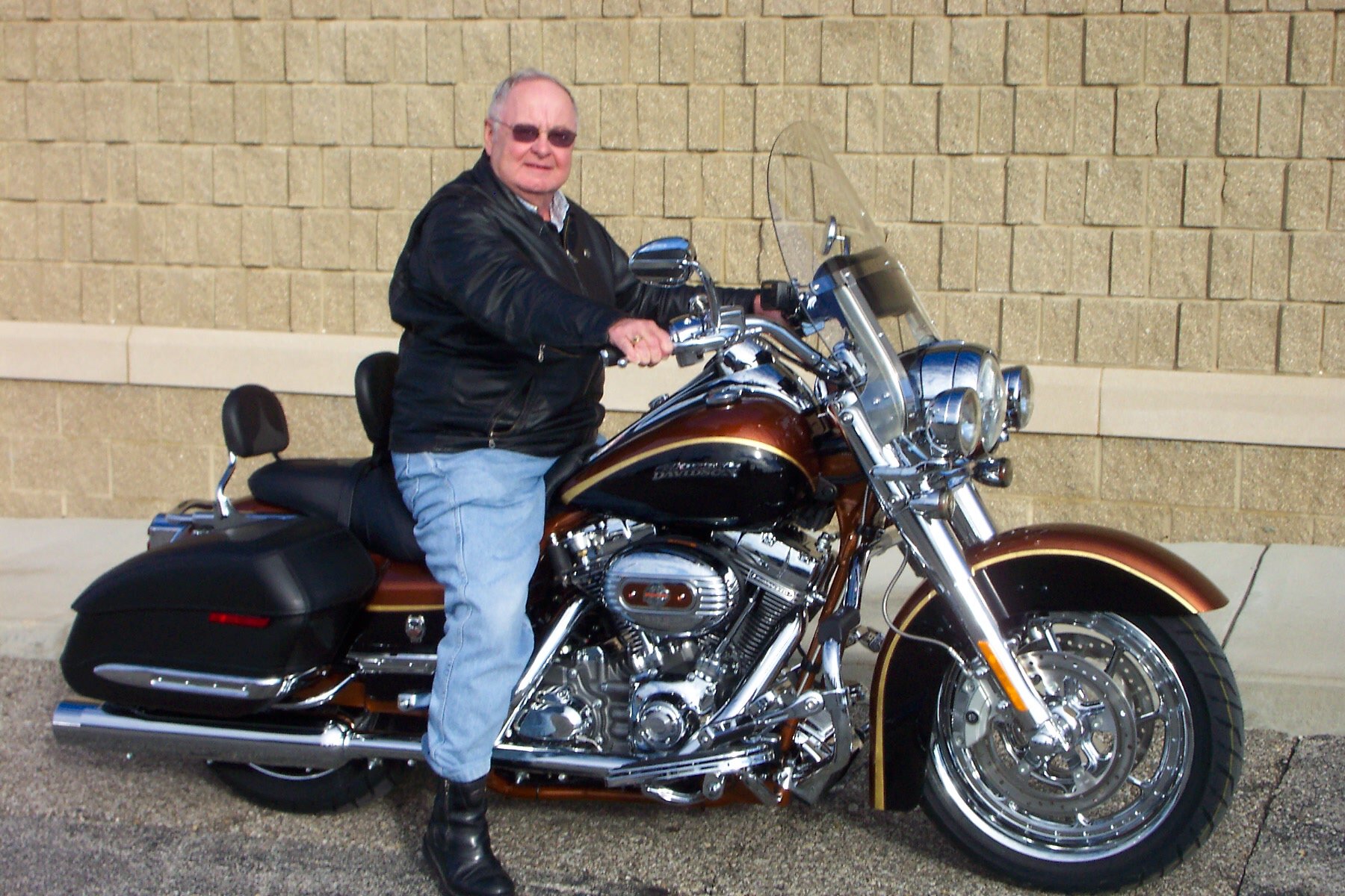 henryelwood's profile picture. 