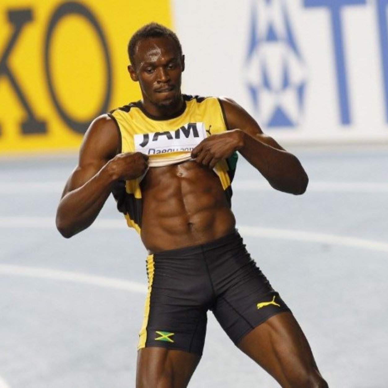 We have the best track abs in town feel free to DM me those aTRACKtive abs of yours
#TeamFollowBack