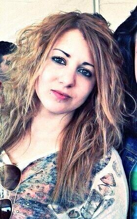 Miriam_031094's profile picture. Estudiante de Finanzas y Contabilidad en la Universidad de Extremadura — Tratando de vivir la vida a mi manera — La música como solución ante todo