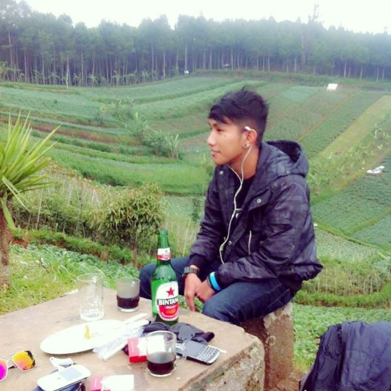 nachoz16's profile picture. Aku adalah anak gembala
Selalu riang serta gembira
Karena aku rajin bekerja
Tak pernah malas ataupun lengah