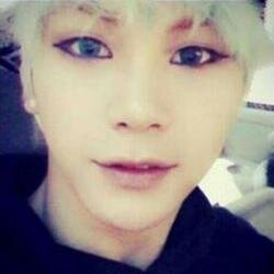 Um ex-Yeol abandonado pelo seu precioso Bacon @Fr13dB4c0n -sofrendoaqi