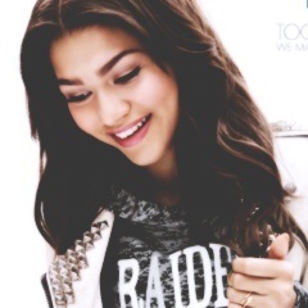 I wanna put you on repeat, play you everywhere I go.