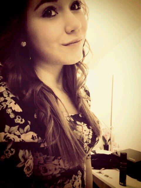 Julia92959233's profile picture. αℓℓ вιтcнεѕ κŋσω му αmε!_