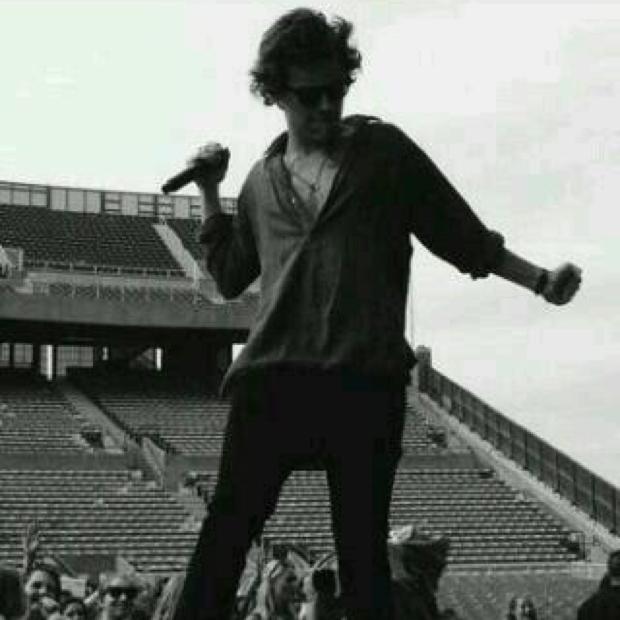 this is a saved account and i gave you a free follow so please follow @pinapplestyles bc ily