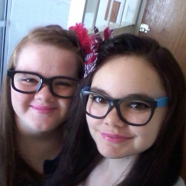 Hi im Mackenzie Conner i have dark brown hair with brown eyes. I love to sing dance party and have funn!! If u follow me i will follow back!!!!:))))))
