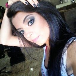 eu sou romance de verão, sou brisa leve e passageira.