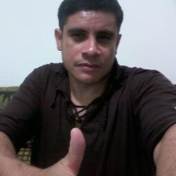 Sou moreno claro,tenho 1,83 de altura,90 kg,olhos castanhos,cabelos pretos curto,solteiro e tenho 34 anos.