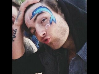 «1D&E3 •I’m the kinda girl who doesn’t say a word who sits at the curb and waits for the world• ♡09.14.13 11.05.13♡ {1D☹/5} {E35/6} #TeamInspire»