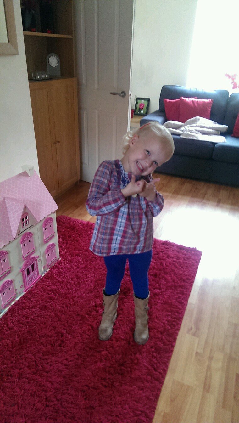 GowJeni's profile picture. Fitness instructer, with a man and two beautiful