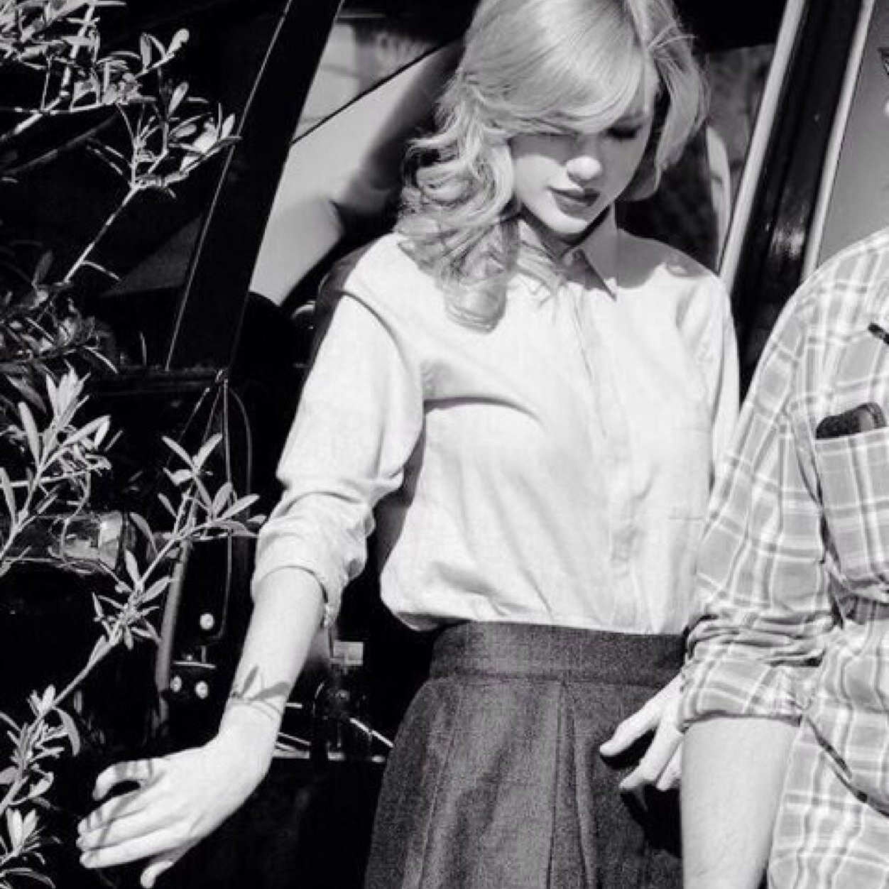 So basically The 13 girl means that Taylor swift is like the 13 girl.