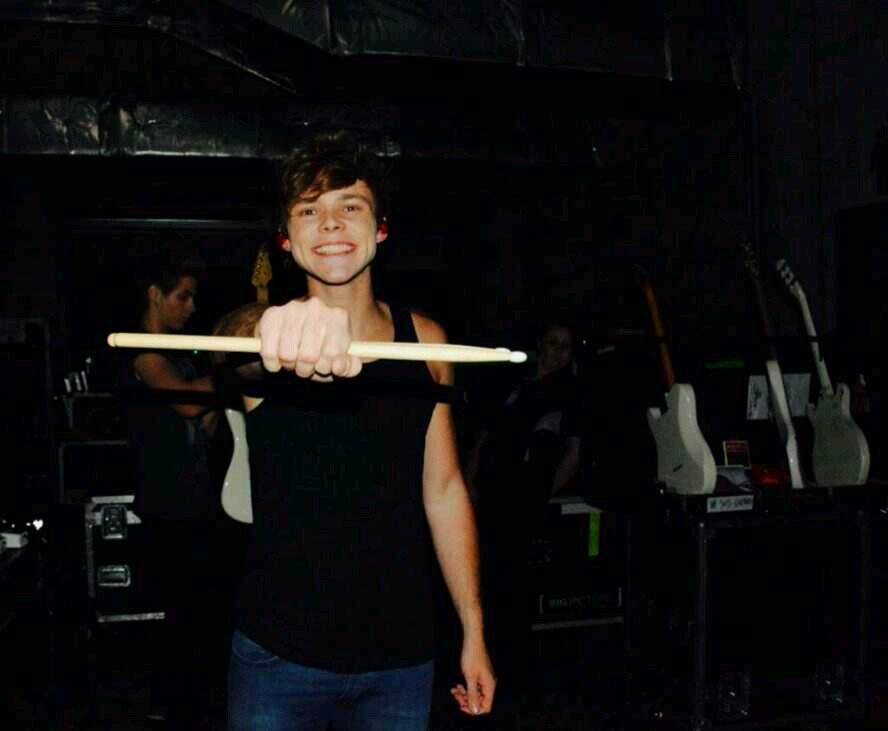 5secofderairwin's profile picture. I know this is annoying but could you please do me a favor and vote for me?  http://t.co/MezKxdZ1Zj I'd love you forever of you did ♥